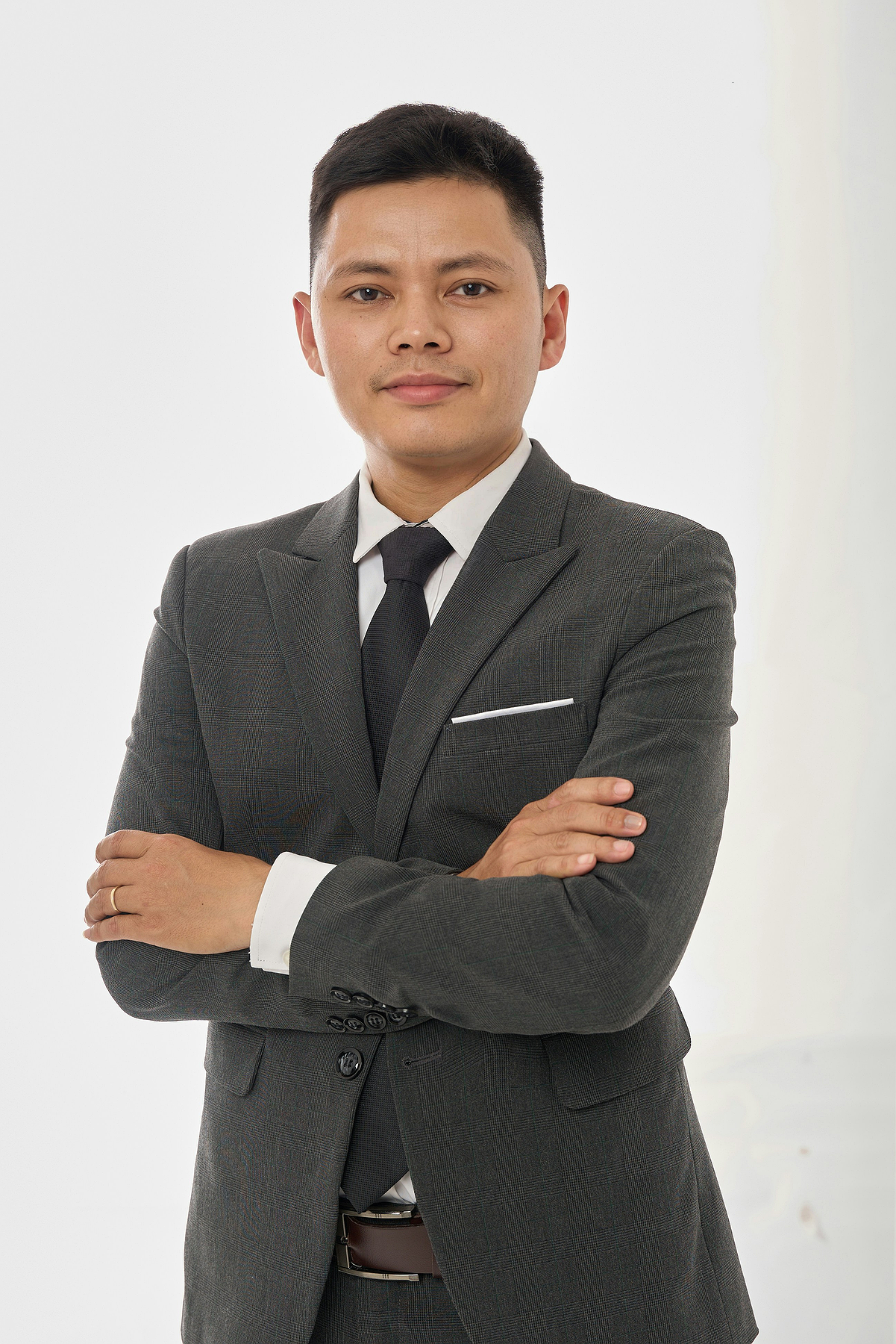 financial growth dashboard, debt reduction metrics, successful project completion, investment yield visualization